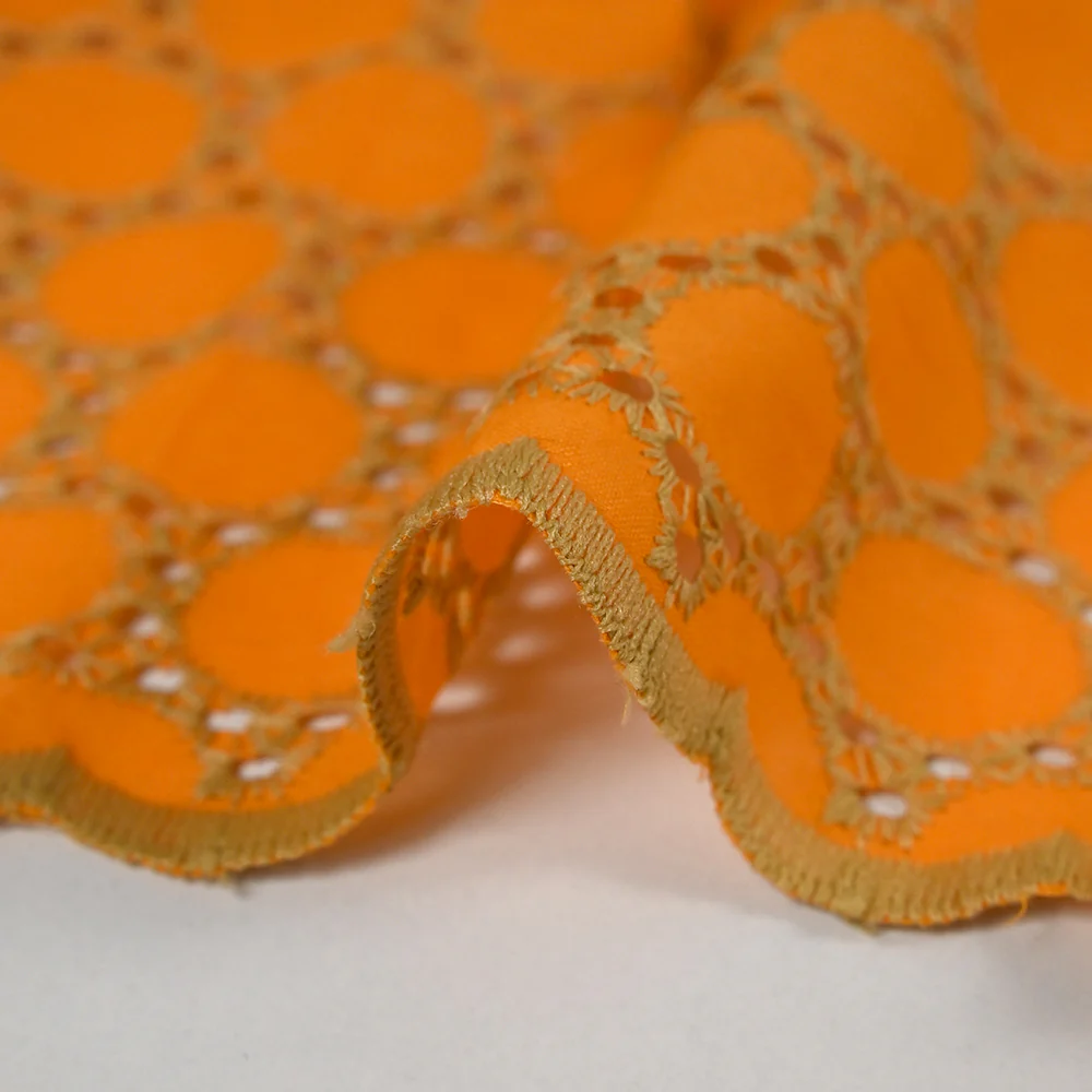Broderie anglaise festonnée beige Aurélia fond orange - Image 7