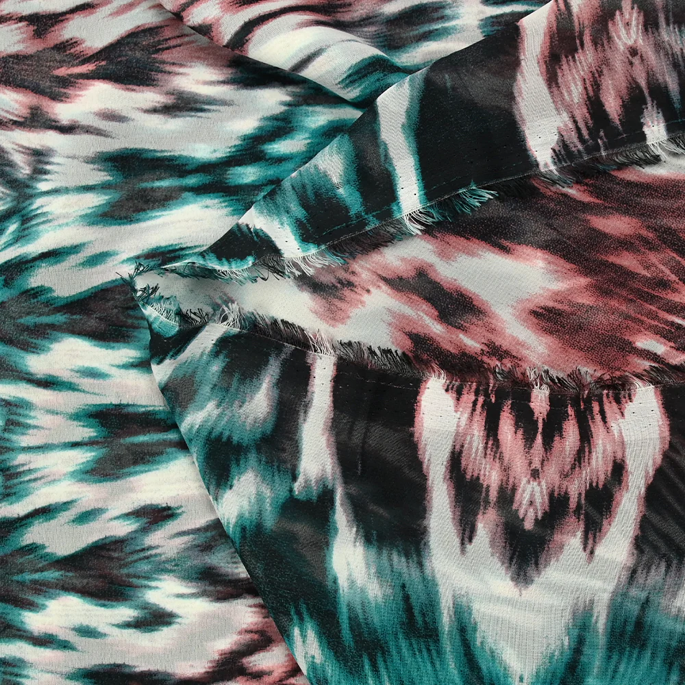 Mousseline imprimée tension animale turquoise et rose poudré - Image 6
